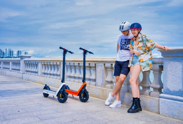 Comment charger la batterie amovible d'un scooter électrique portable ?