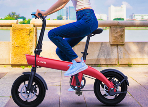 CONSEILS POUR CONDUIRE UN E-SCOOTER DANS UNE NOUVELLE VILLE